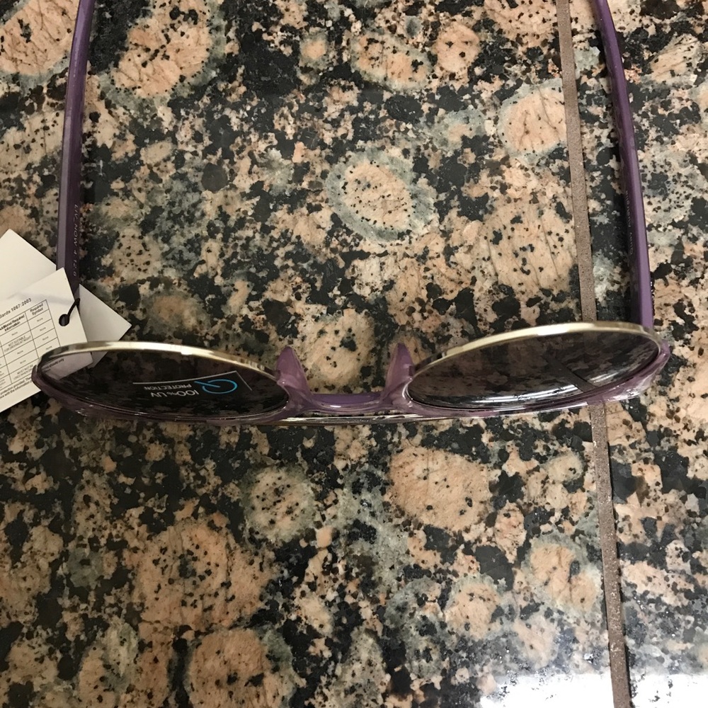 sold![quay] livnow sunglasses NWT - Picture 7 of 8